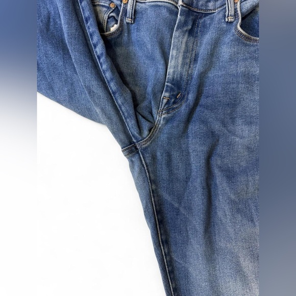 MOTHER The Weekender Frayed Flare Jeans in First Mate - Size 29 - Picture 5 of 15